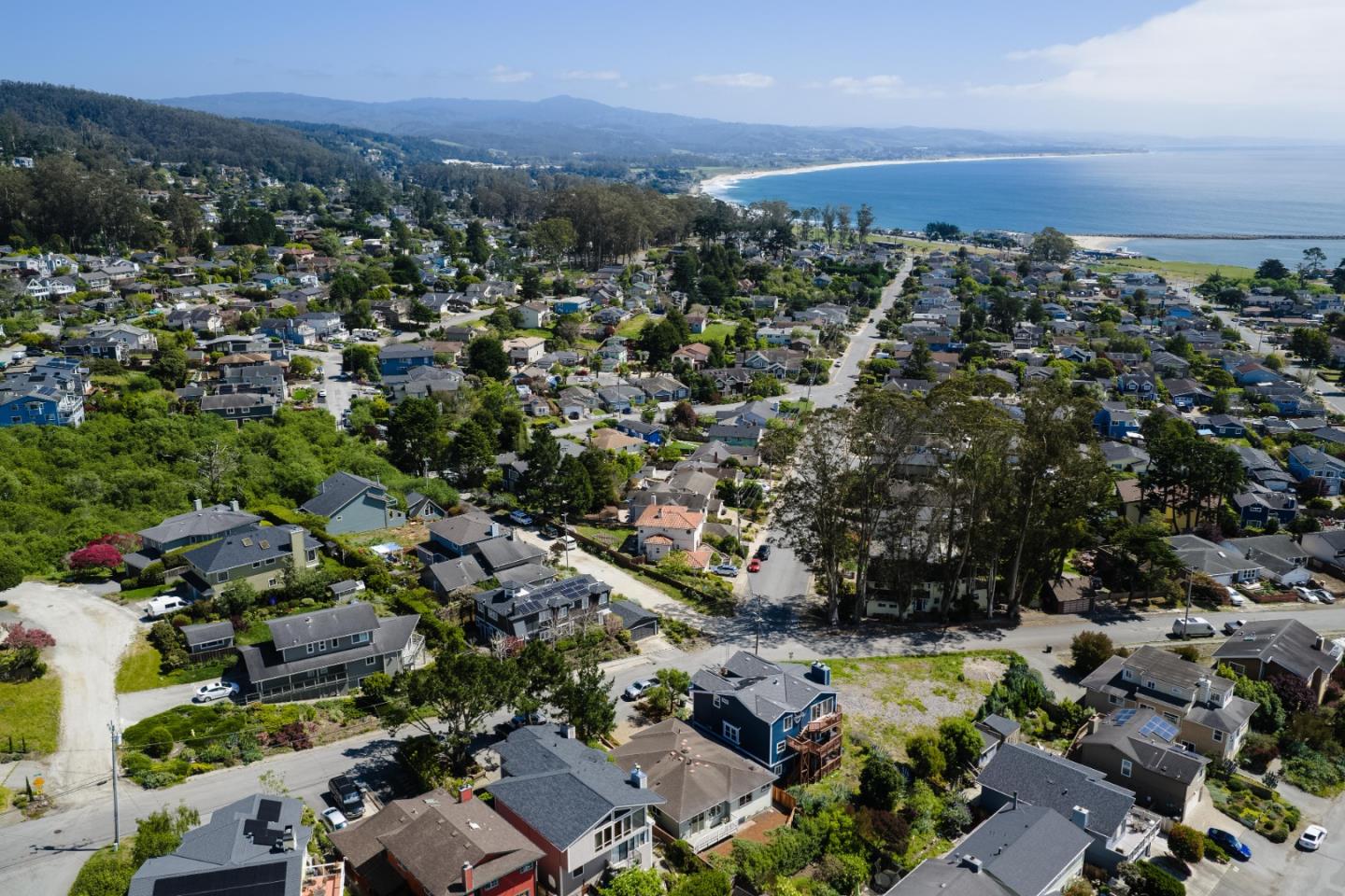 Detail Gallery Image 28 of 32 For 419 Almeria Ave, El Granada,  CA 94018 - 2 Beds | 2 Baths