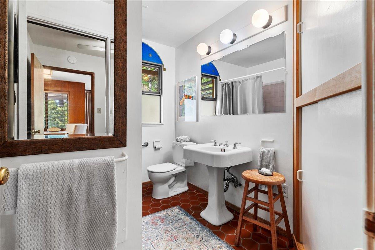 Detail Gallery Image 10 of 21 For 208 Canyon Dr, Portola Valley,  CA 94028 - 2 Beds | 1 Baths