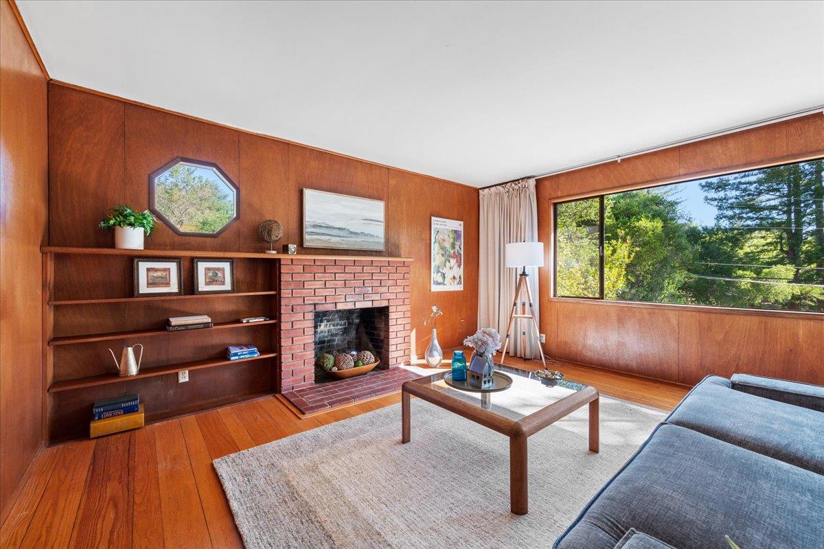 Detail Gallery Image 4 of 21 For 208 Canyon Dr, Portola Valley,  CA 94028 - 2 Beds | 1 Baths