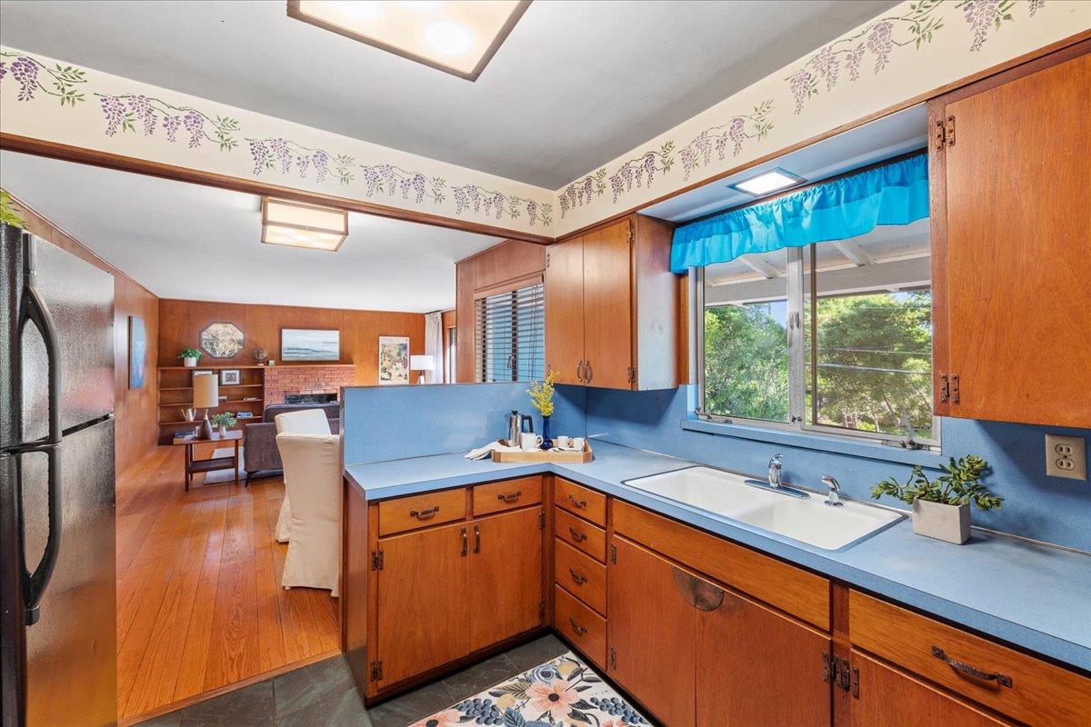 Detail Gallery Image 6 of 21 For 208 Canyon Dr, Portola Valley,  CA 94028 - 2 Beds | 1 Baths