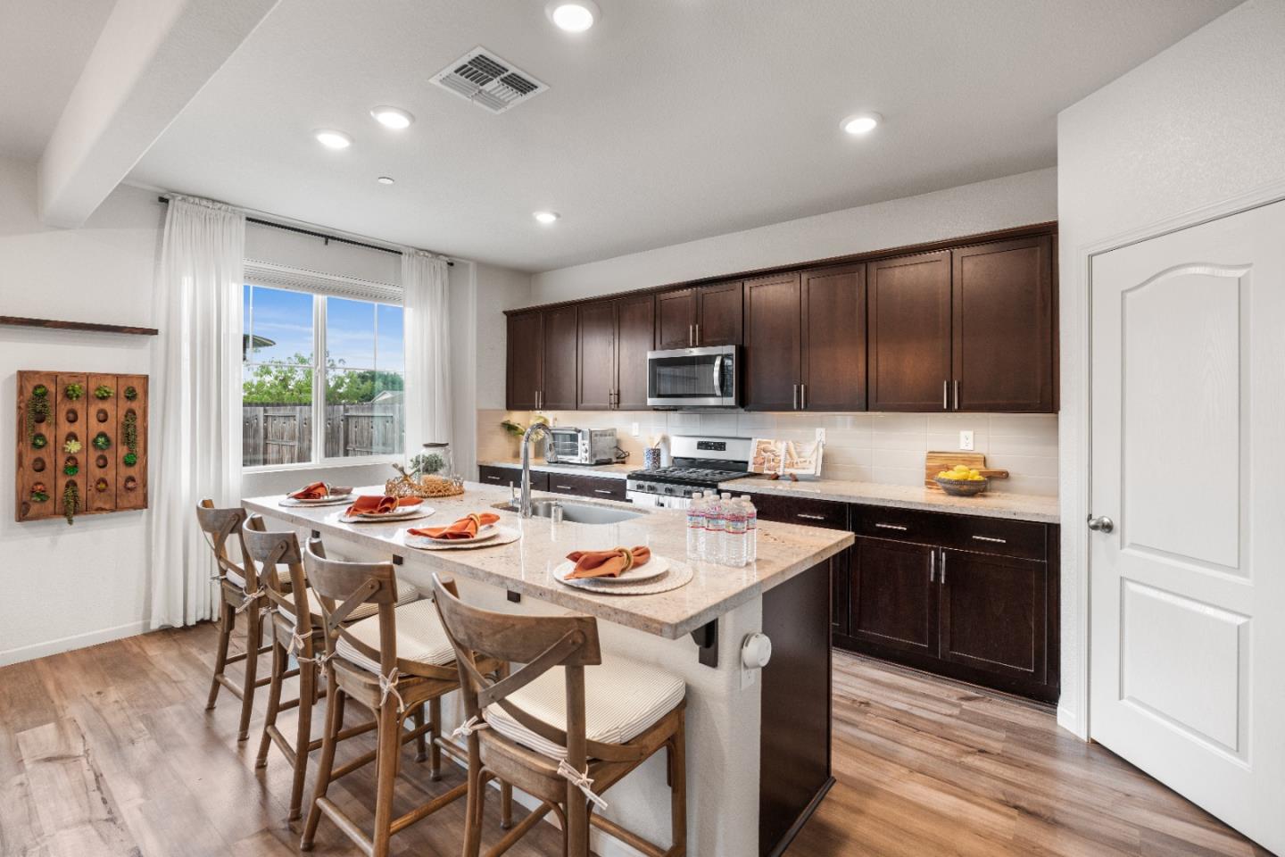 Detail Gallery Image 10 of 49 For 4054 Kenwood Circle, Oakley,  CA 94561 - 4 Beds | 3 Baths