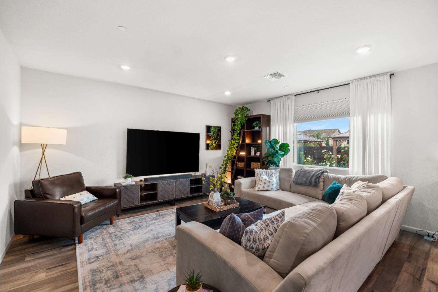 Detail Gallery Image 5 of 49 For 4054 Kenwood Circle, Oakley,  CA 94561 - 4 Beds | 3 Baths