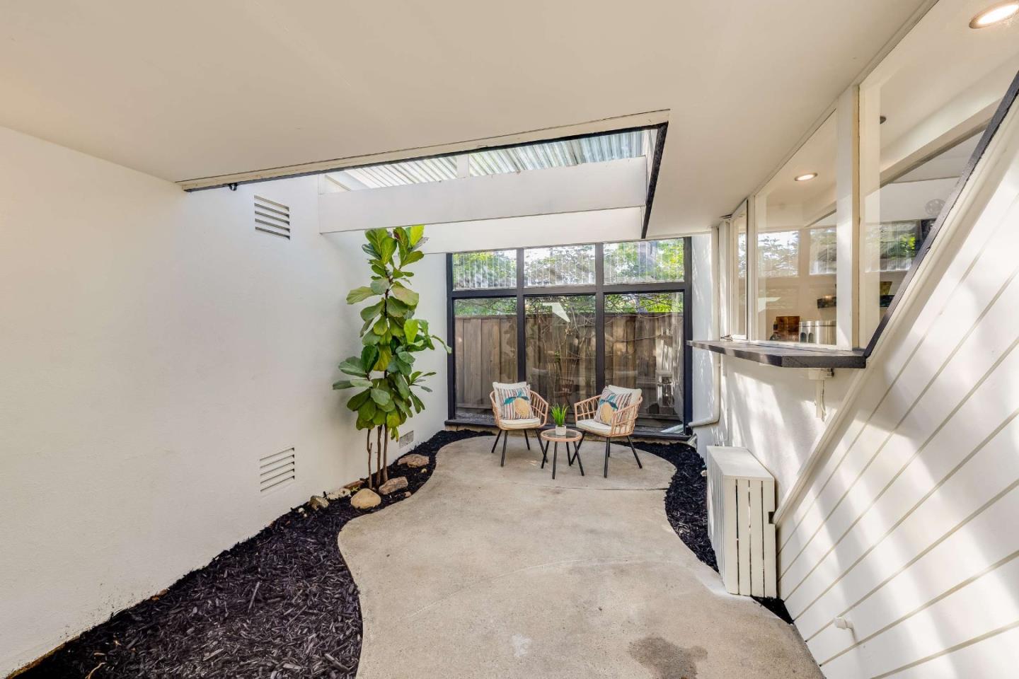 Detail Gallery Image 12 of 55 For 744 Jackpine Ct, Sunnyvale,  CA 94086 - 4 Beds | 2 Baths