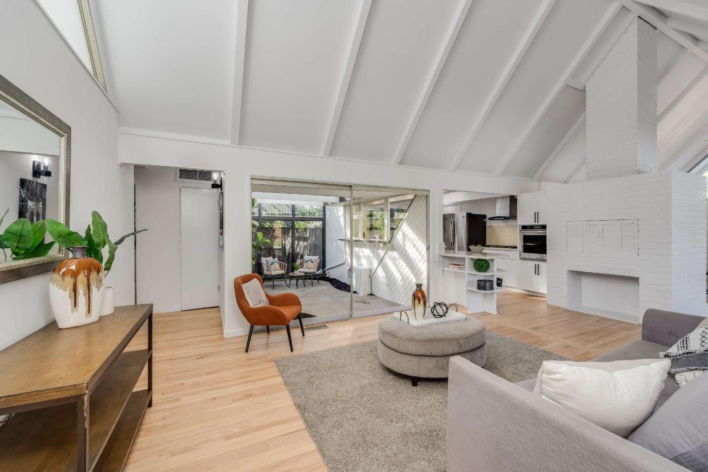 Detail Gallery Image 14 of 55 For 744 Jackpine Ct, Sunnyvale,  CA 94086 - 4 Beds | 2 Baths