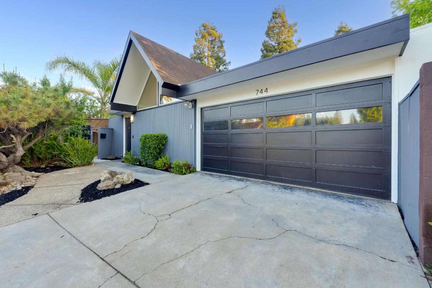 Detail Gallery Image 2 of 55 For 744 Jackpine Ct, Sunnyvale,  CA 94086 - 4 Beds | 2 Baths