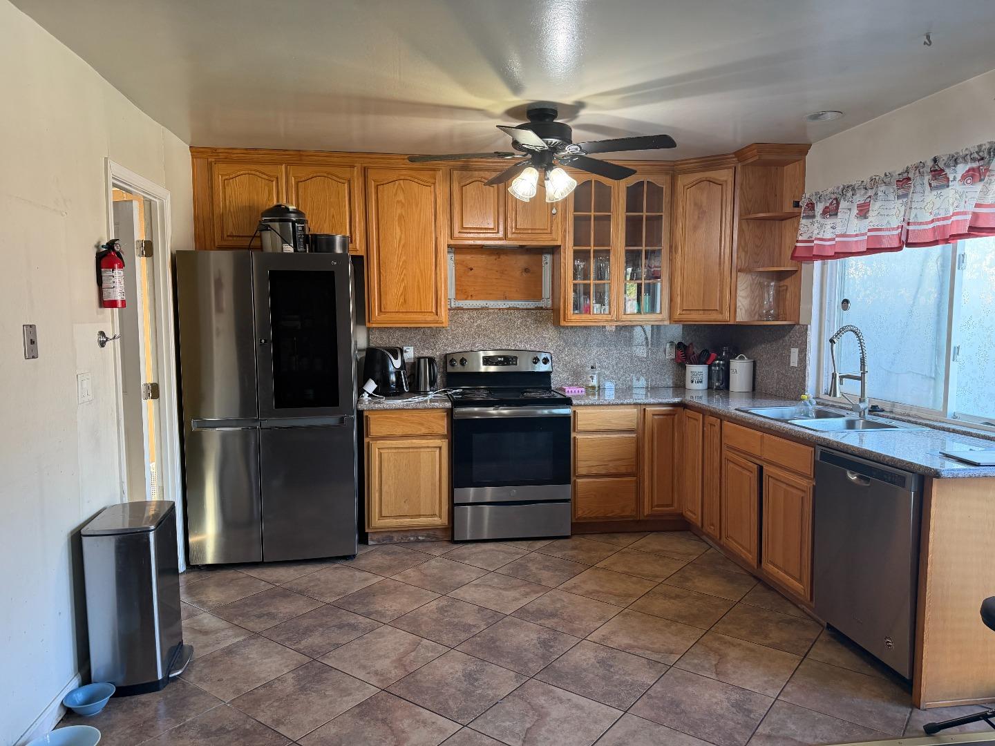 Detail Gallery Image 4 of 7 For 571 Kings Cross Way, San Jose,  CA 95136 - 4 Beds | 2 Baths