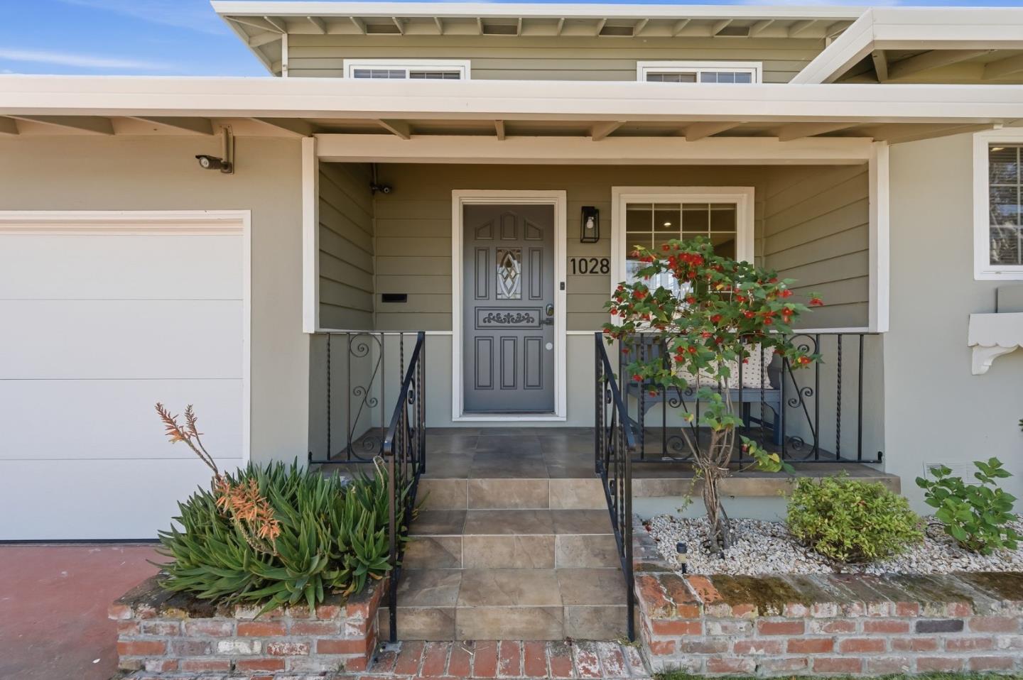 Detail Gallery Image 2 of 44 For 1028 Bermuda Dr, San Mateo,  CA 94403 - 5 Beds | 4 Baths