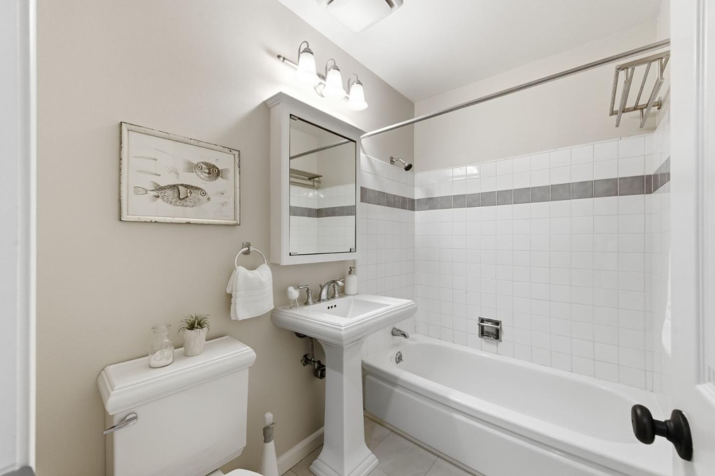 Detail Gallery Image 24 of 44 For 1028 Bermuda Dr, San Mateo,  CA 94403 - 5 Beds | 4 Baths