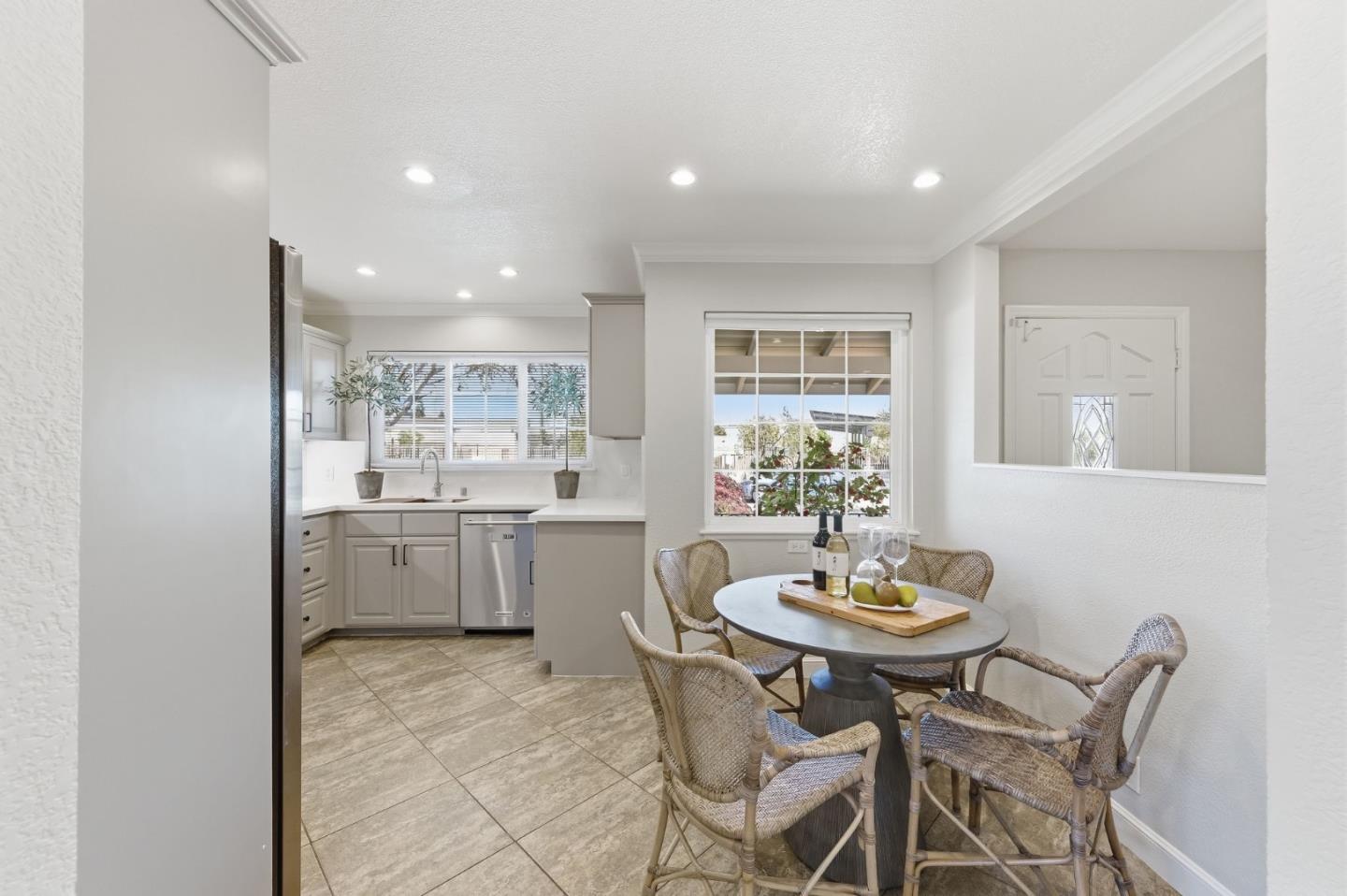 Detail Gallery Image 5 of 44 For 1028 Bermuda Dr, San Mateo,  CA 94403 - 5 Beds | 4 Baths