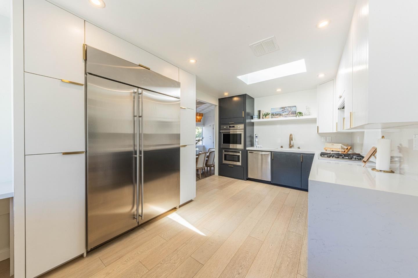 Detail Gallery Image 11 of 53 For 743 Bayview Ave, Pacific Grove,  CA 93950 - 3 Beds | 2 Baths