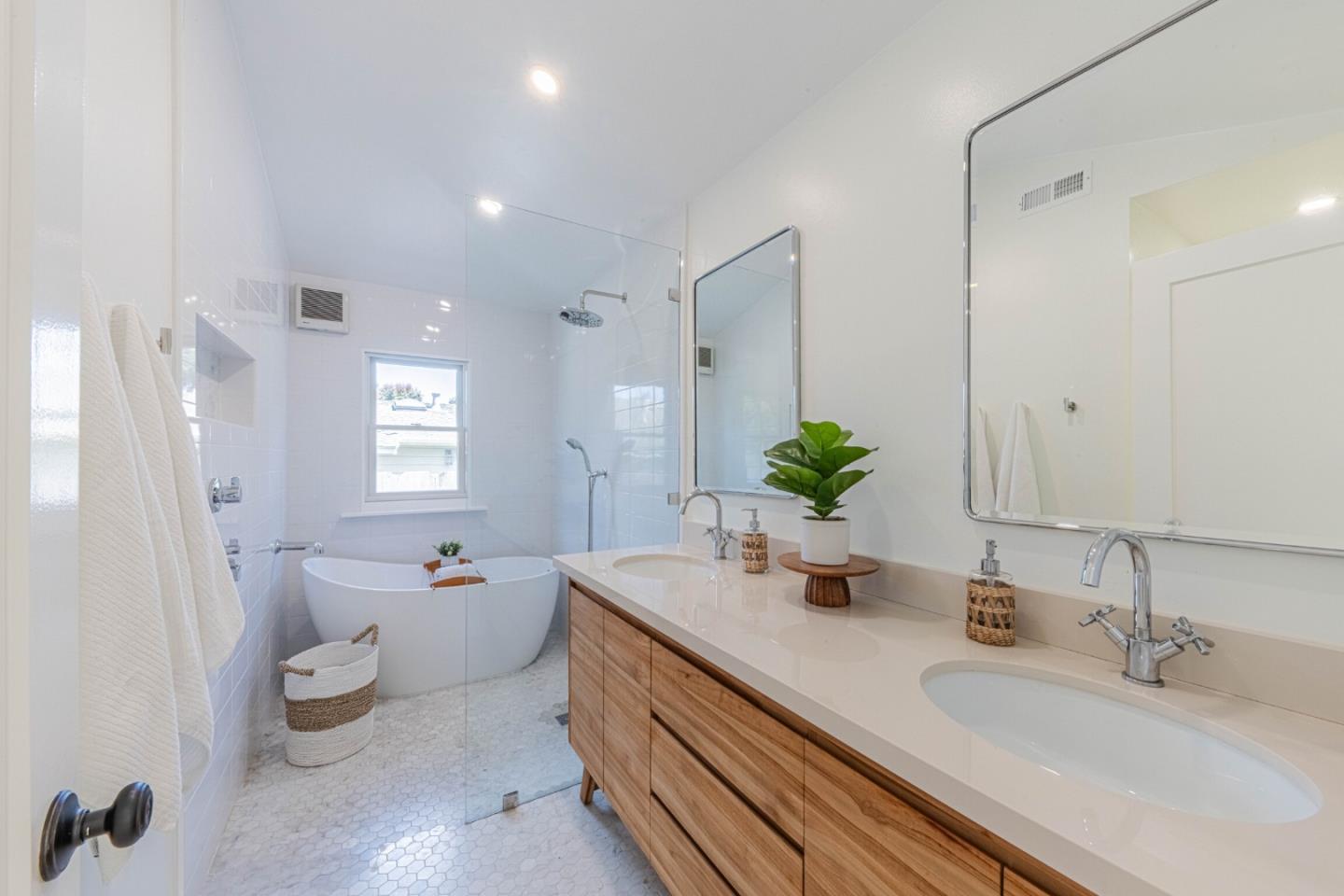 Detail Gallery Image 26 of 53 For 743 Bayview Ave, Pacific Grove,  CA 93950 - 3 Beds | 2 Baths