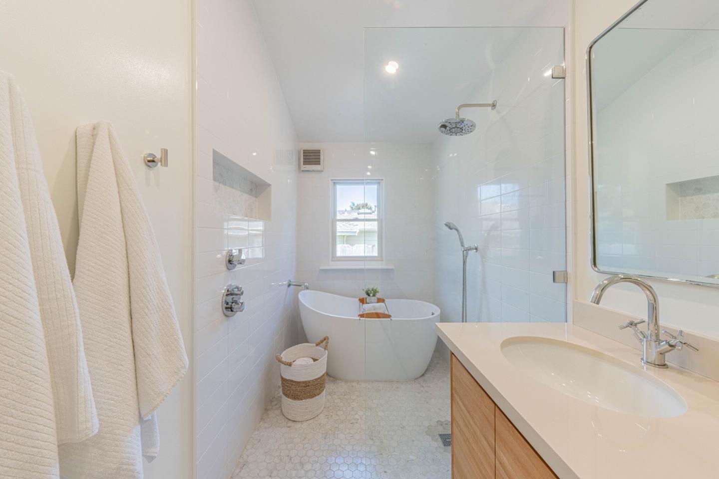 Detail Gallery Image 27 of 53 For 743 Bayview Ave, Pacific Grove,  CA 93950 - 3 Beds | 2 Baths