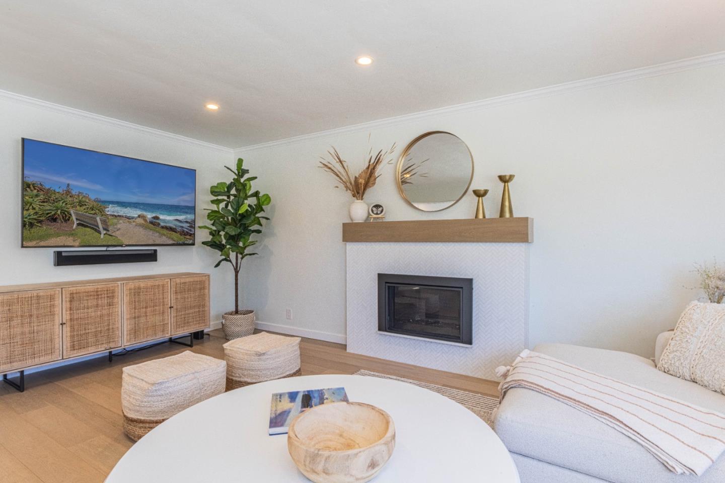 Detail Gallery Image 9 of 53 For 743 Bayview Ave, Pacific Grove,  CA 93950 - 3 Beds | 2 Baths