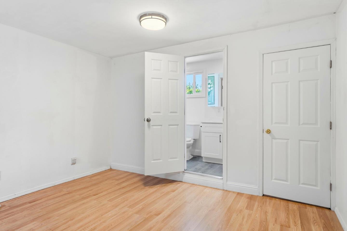 Detail Gallery Image 10 of 13 For 1775 Arroyo De Oro, San Jose,  CA 95116 - 4 Beds | 2 Baths