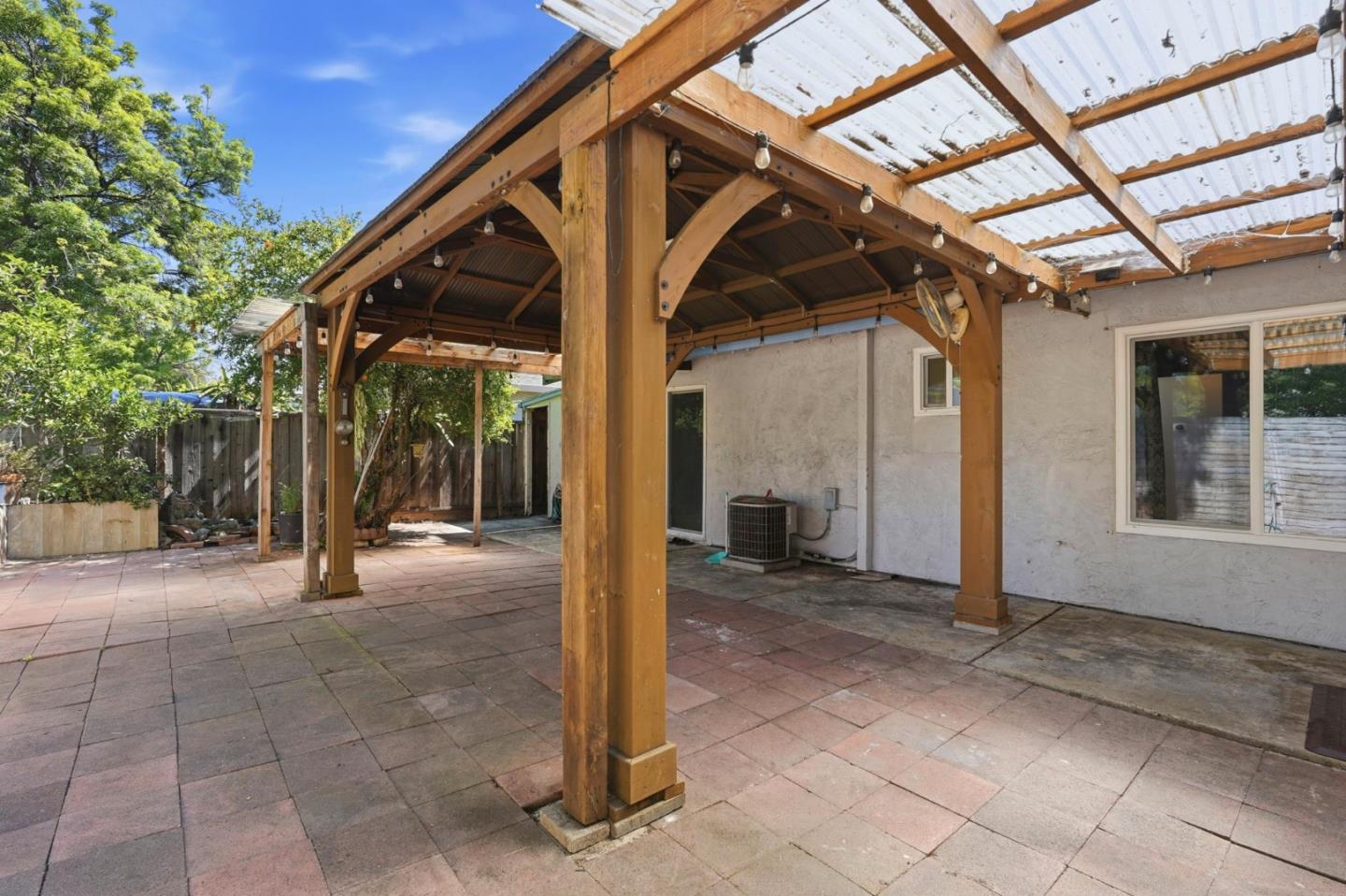 Detail Gallery Image 11 of 13 For 1775 Arroyo De Oro, San Jose,  CA 95116 - 4 Beds | 2 Baths