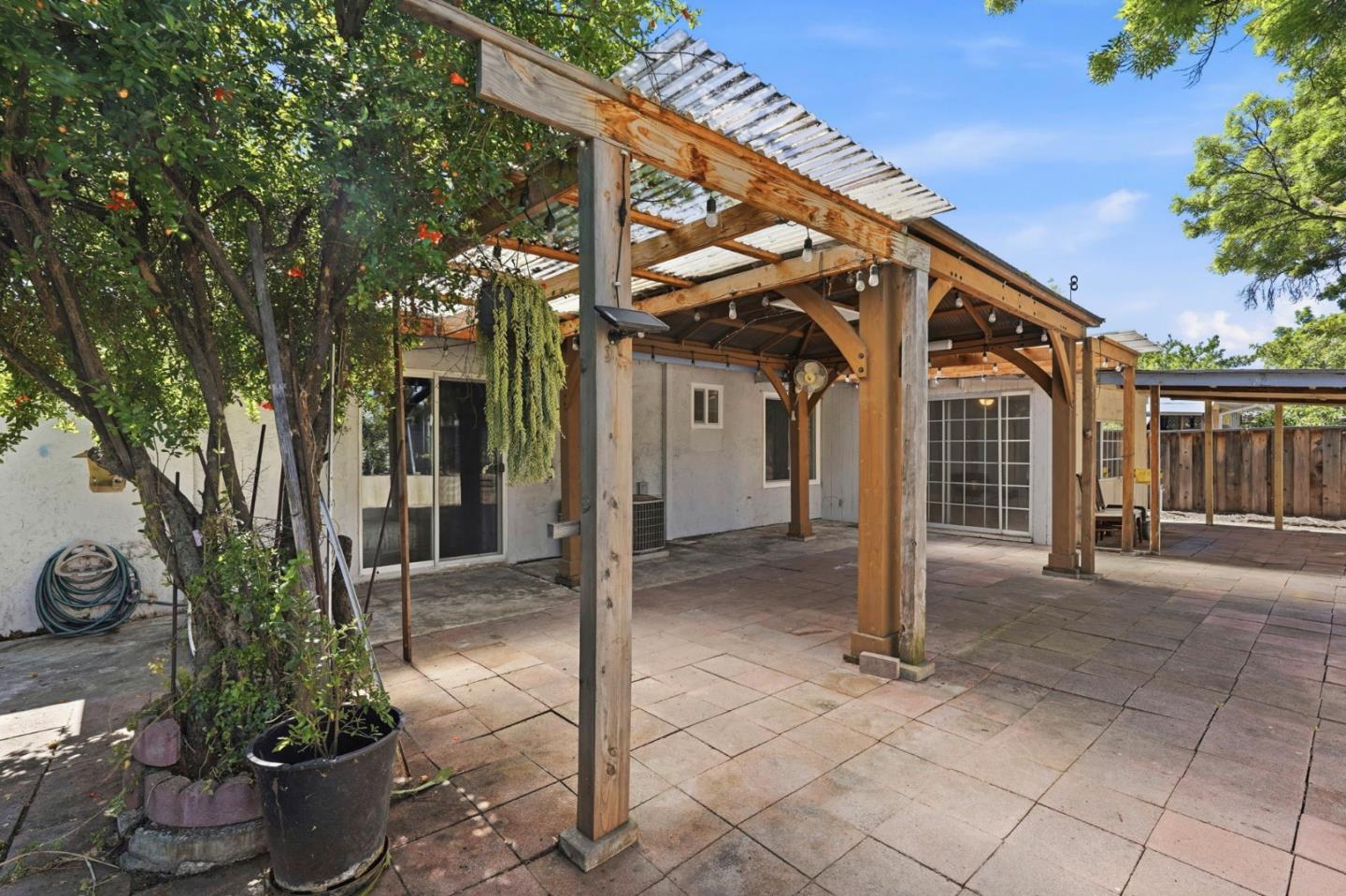 Detail Gallery Image 12 of 13 For 1775 Arroyo De Oro, San Jose,  CA 95116 - 4 Beds | 2 Baths