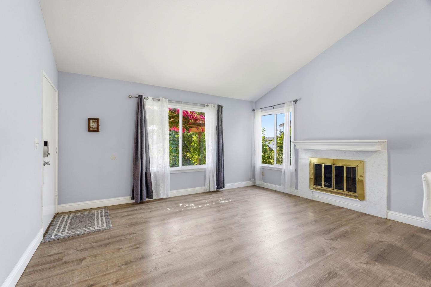 Detail Gallery Image 2 of 13 For 1775 Arroyo De Oro, San Jose,  CA 95116 - 4 Beds | 2 Baths