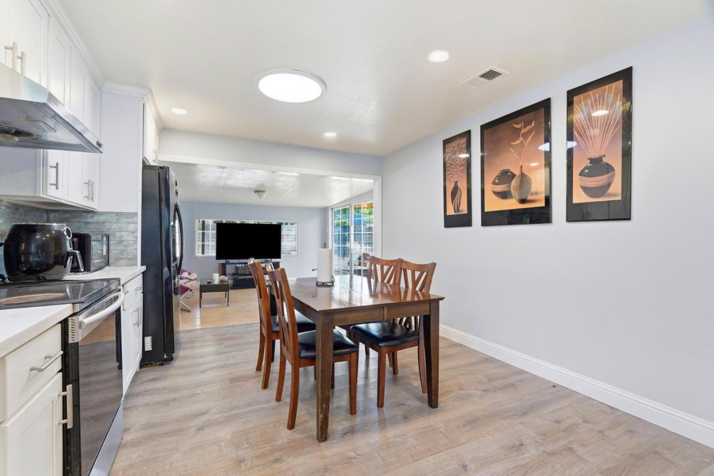 Detail Gallery Image 4 of 13 For 1775 Arroyo De Oro, San Jose,  CA 95116 - 4 Beds | 2 Baths