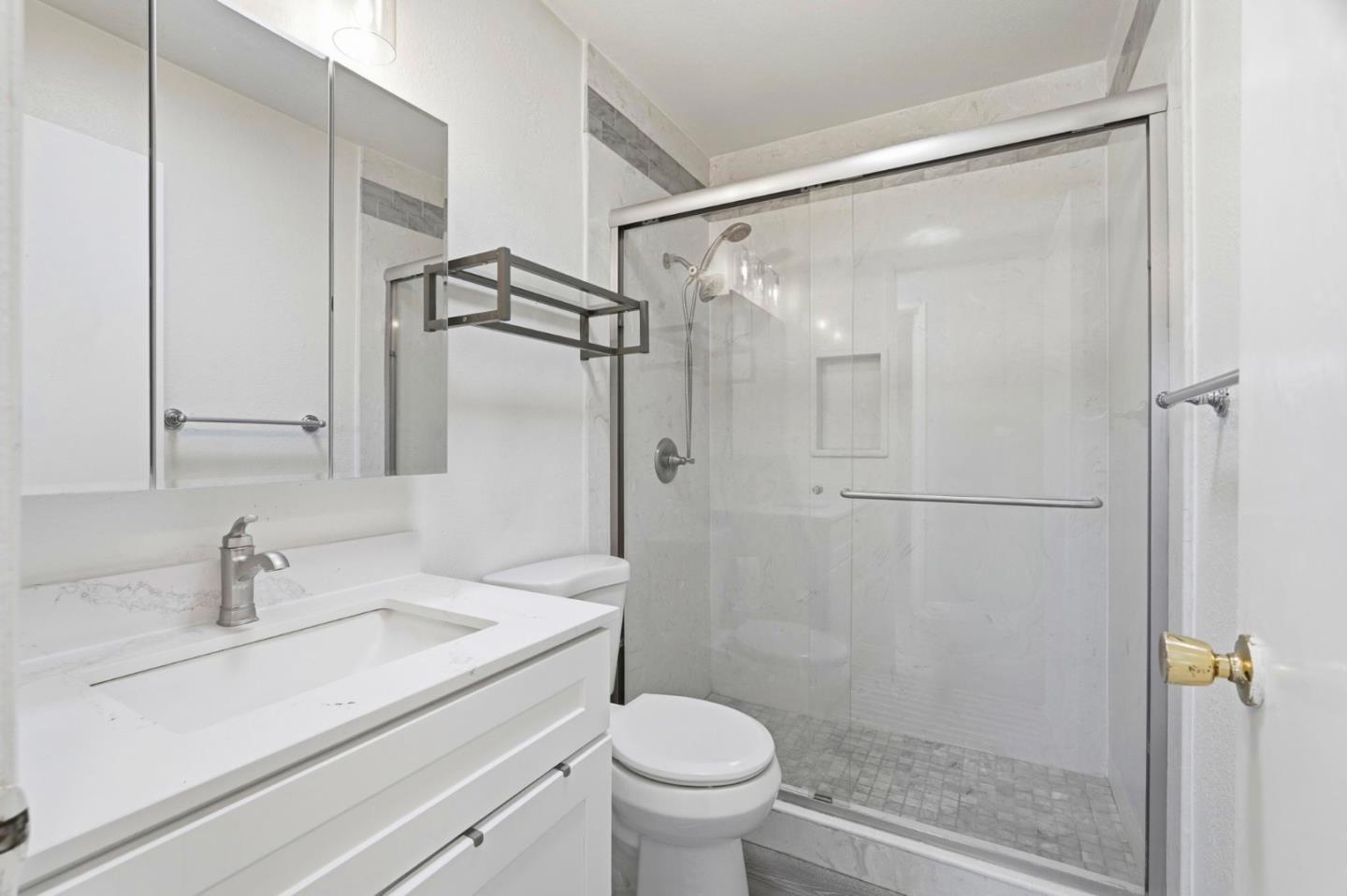 Detail Gallery Image 6 of 13 For 1775 Arroyo De Oro, San Jose,  CA 95116 - 4 Beds | 2 Baths