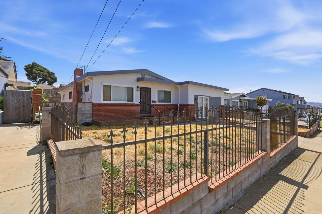 Detail Gallery Image 3 of 37 For 1140 Palm Ave, Seaside,  CA 93955 - 3 Beds | 1 Baths