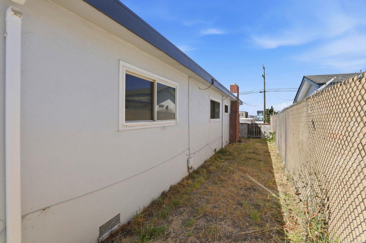 Detail Gallery Image 32 of 37 For 1140 Palm Ave, Seaside,  CA 93955 - 3 Beds | 1 Baths