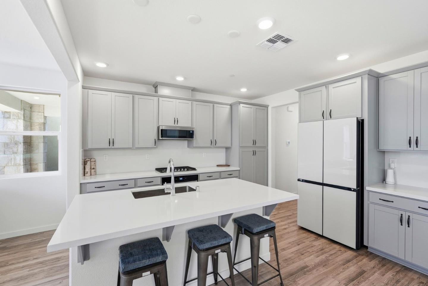 Detail Gallery Image 12 of 57 For 2809 Earthened Walk, Sacramento,  CA 95833 - 4 Beds | 3 Baths