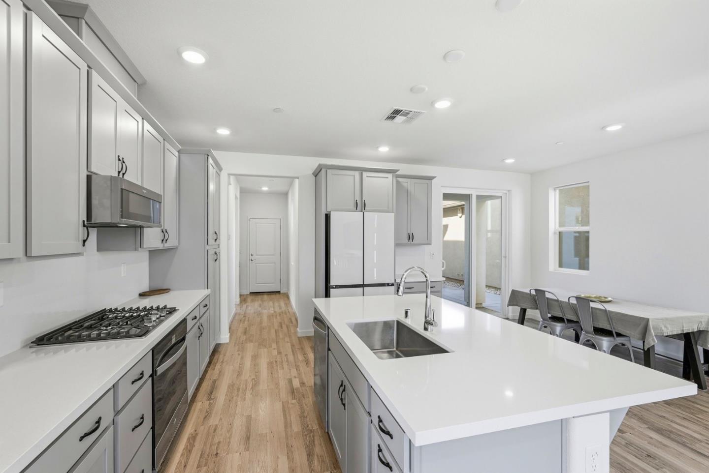 Detail Gallery Image 14 of 57 For 2809 Earthened Walk, Sacramento,  CA 95833 - 4 Beds | 3 Baths