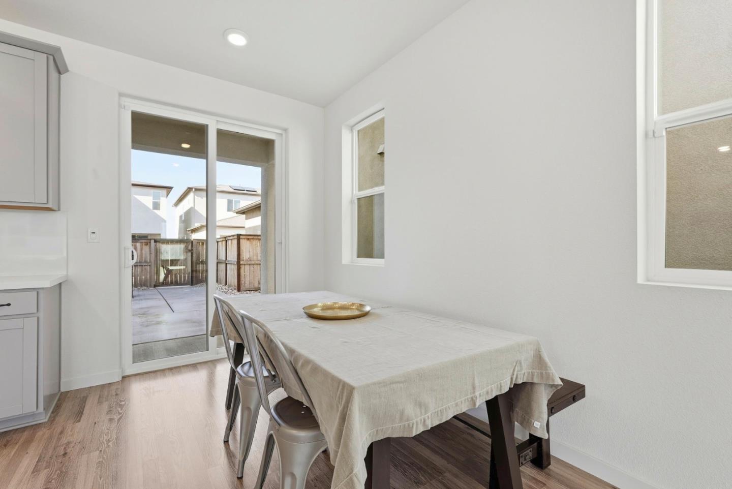 Detail Gallery Image 18 of 57 For 2809 Earthened Walk, Sacramento,  CA 95833 - 4 Beds | 3 Baths