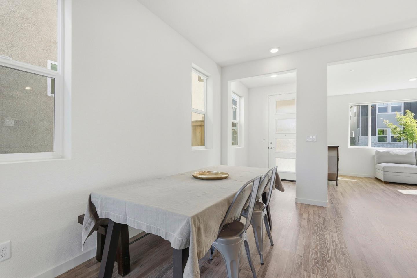 Detail Gallery Image 19 of 57 For 2809 Earthened Walk, Sacramento,  CA 95833 - 4 Beds | 3 Baths