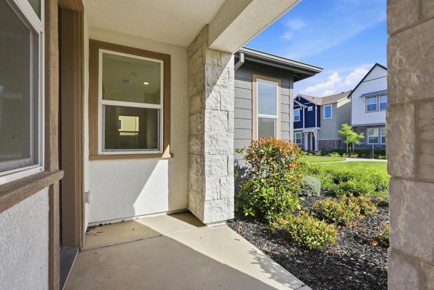 Detail Gallery Image 6 of 57 For 2809 Earthened Walk, Sacramento,  CA 95833 - 4 Beds | 3 Baths