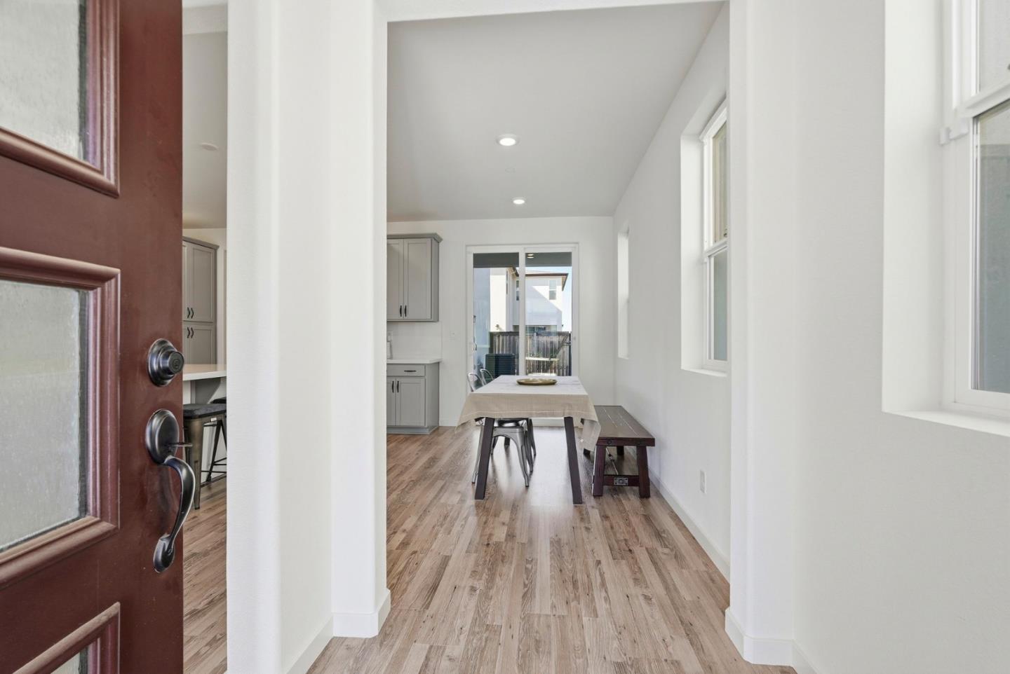 Detail Gallery Image 7 of 57 For 2809 Earthened Walk, Sacramento,  CA 95833 - 4 Beds | 3 Baths