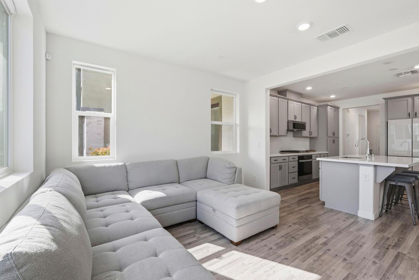 Detail Gallery Image 9 of 57 For 2809 Earthened Walk, Sacramento,  CA 95833 - 4 Beds | 3 Baths