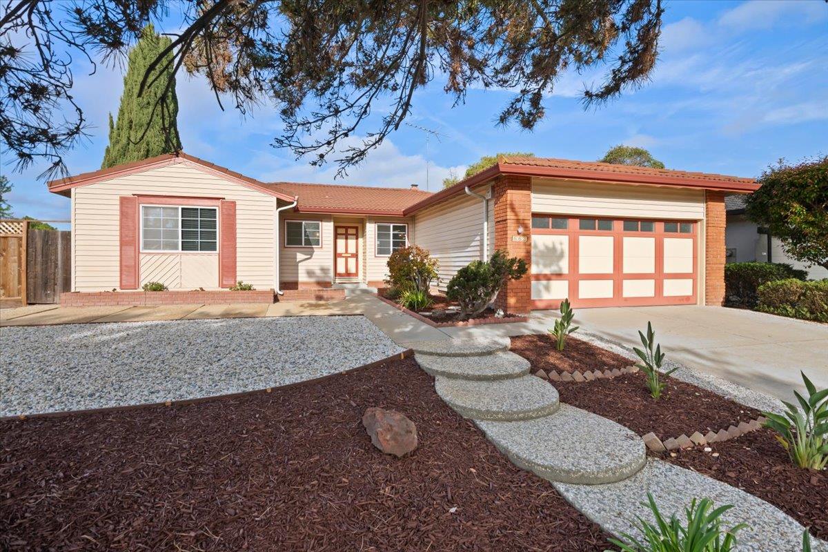 Detail Gallery Image 2 of 29 For 663 Smoke Tree Way, Sunnyvale,  CA 94086 - 3 Beds | 2 Baths