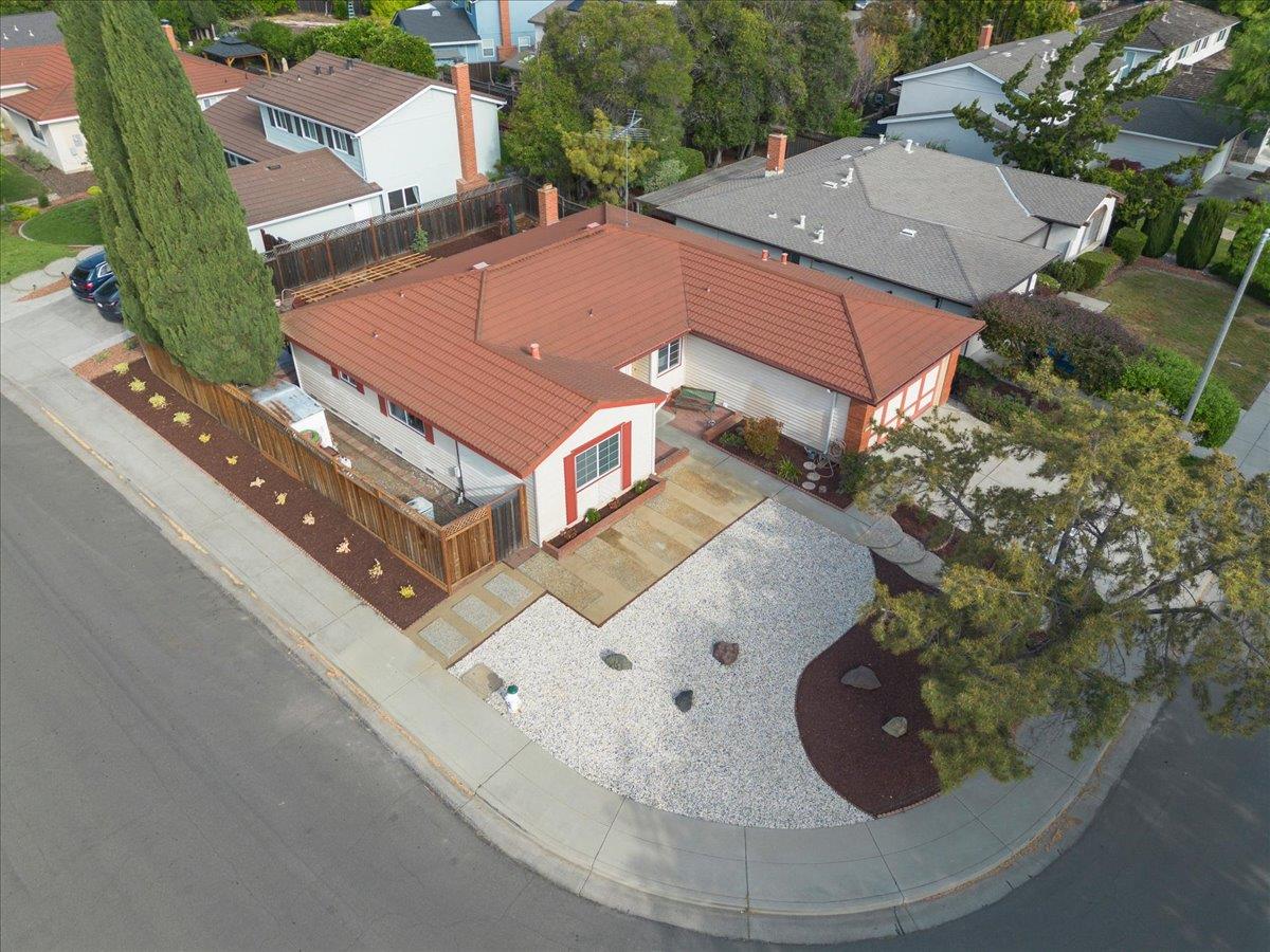 Detail Gallery Image 5 of 29 For 663 Smoke Tree Way, Sunnyvale,  CA 94086 - 3 Beds | 2 Baths