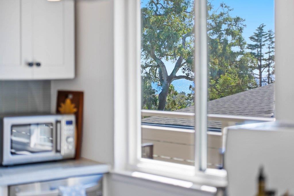 Detail Gallery Image 6 of 58 For 204 Highland Dr, Aptos,  CA 95003 - 4 Beds | 2 Baths