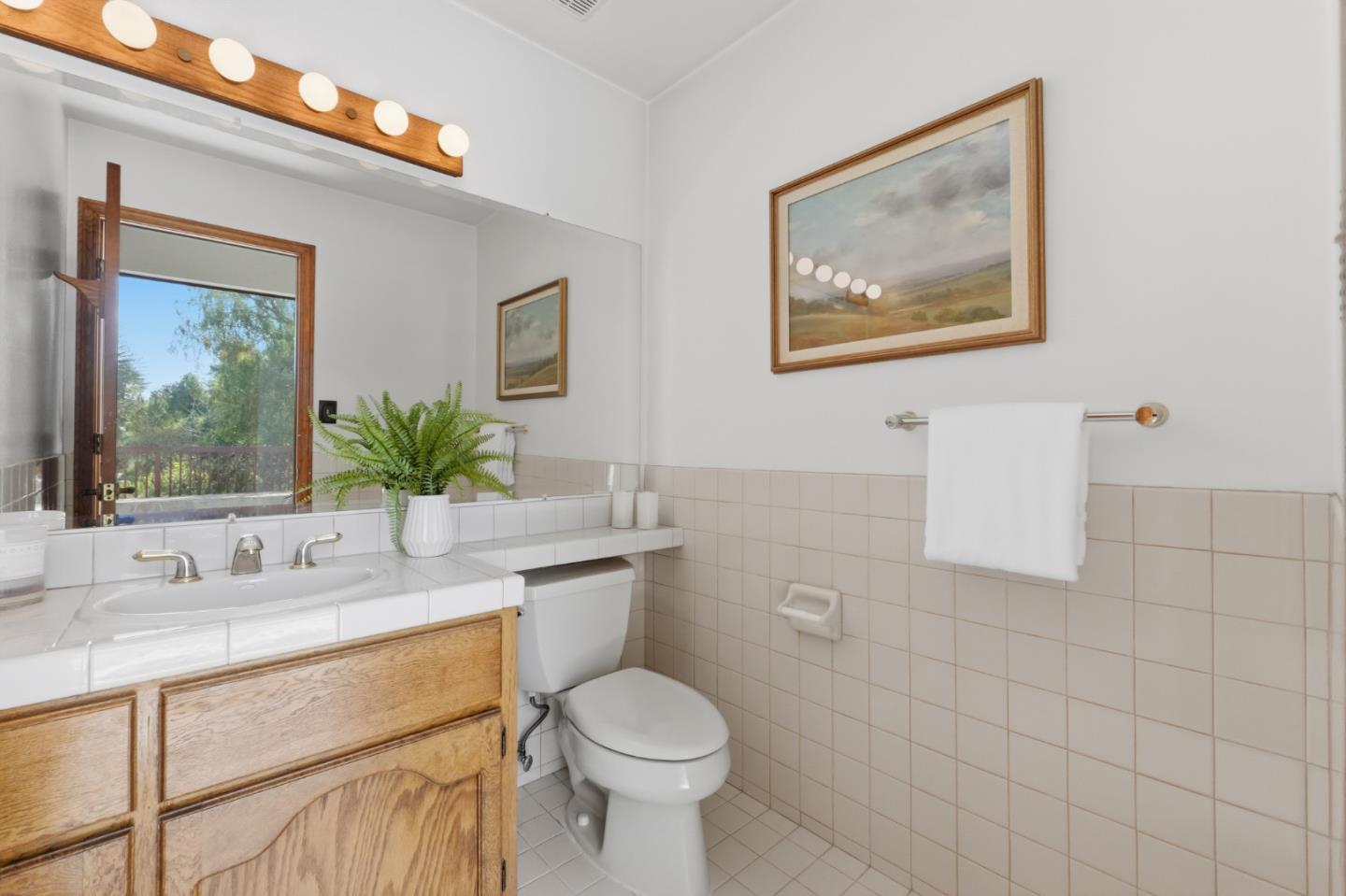 Detail Gallery Image 13 of 42 For 1050 Seminole Cmn, Fremont,  CA 94539 - 4 Beds | 2/1 Baths