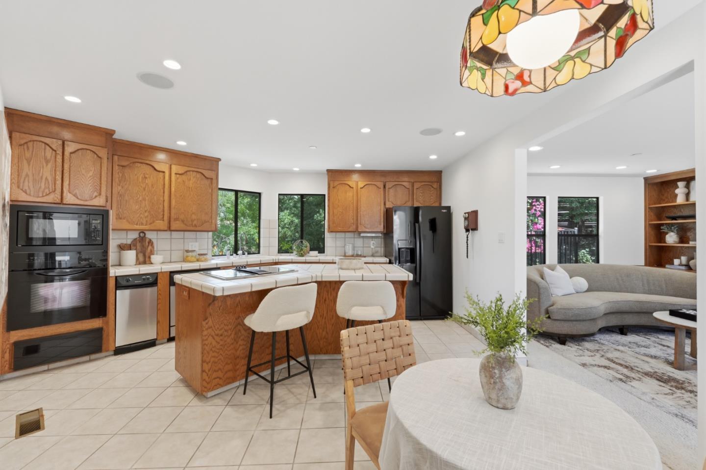 Detail Gallery Image 8 of 42 For 1050 Seminole Cmn, Fremont,  CA 94539 - 4 Beds | 2/1 Baths