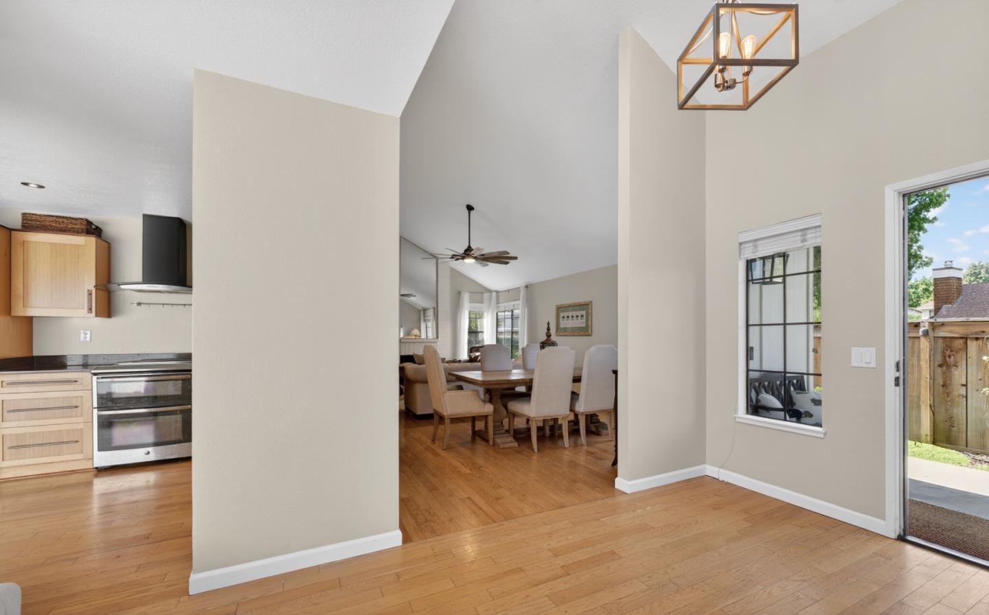 Detail Gallery Image 8 of 47 For 17590 Carriage Lamp Way, Morgan Hill,  CA 95037 - 3 Beds | 2 Baths