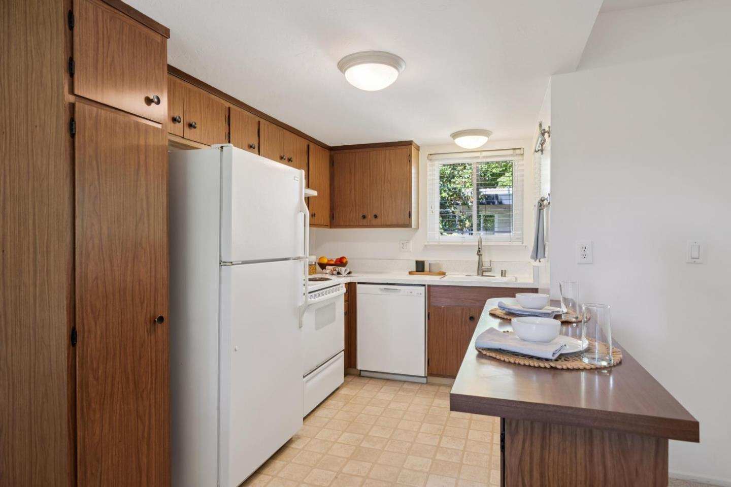Detail Gallery Image 13 of 28 For 14225 Lora Dr #102,  Los Gatos,  CA 95032 - 2 Beds | 1 Baths