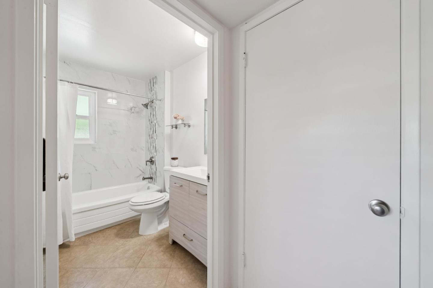 Detail Gallery Image 19 of 28 For 14225 Lora Dr #102,  Los Gatos,  CA 95032 - 2 Beds | 1 Baths