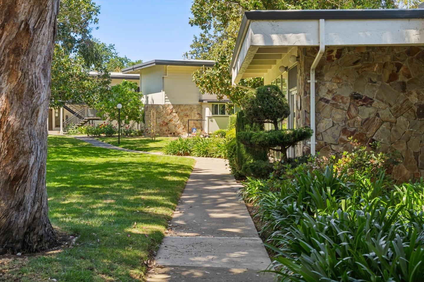 Detail Gallery Image 25 of 28 For 14225 Lora Dr #102,  Los Gatos,  CA 95032 - 2 Beds | 1 Baths