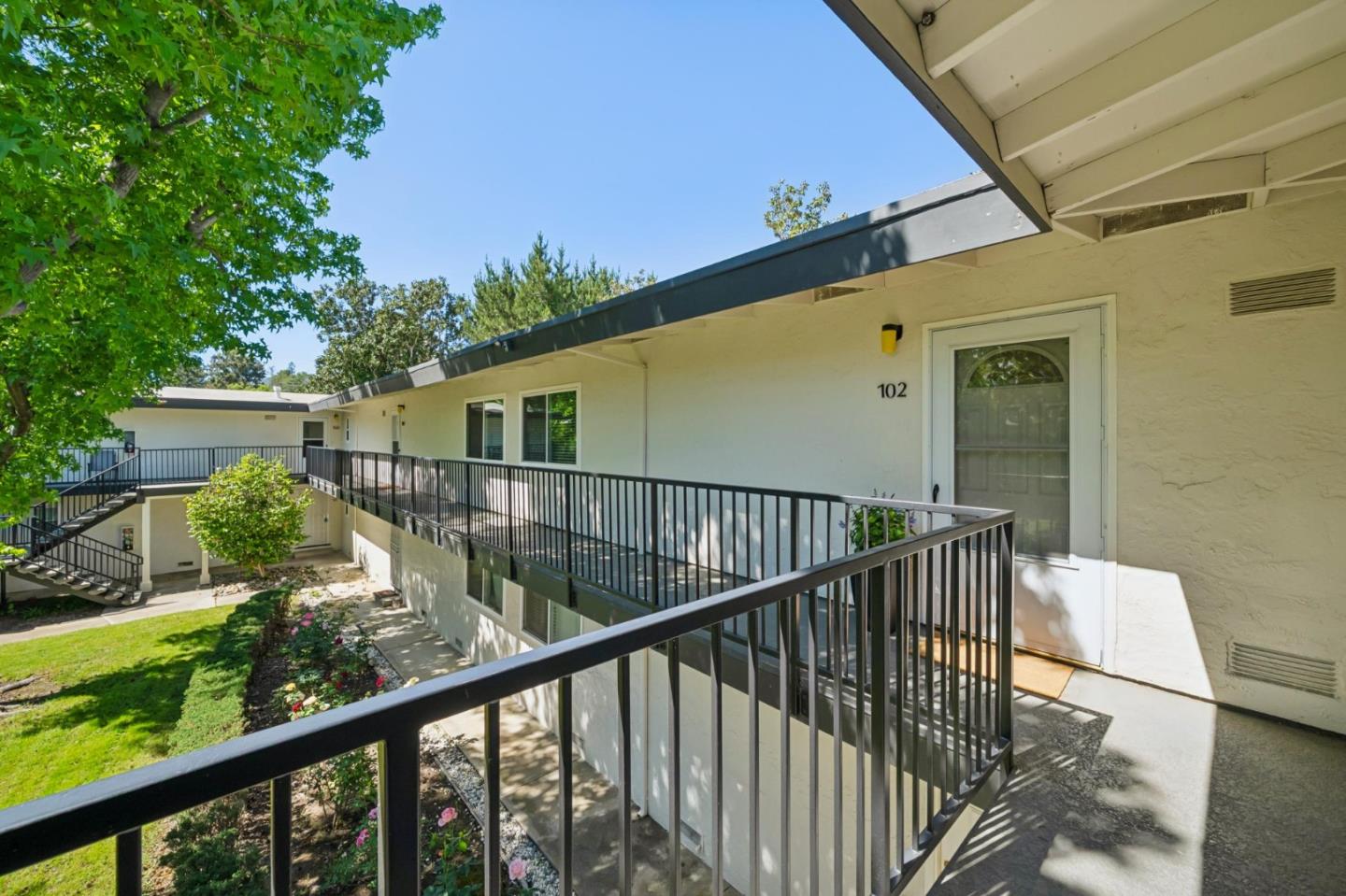 Detail Gallery Image 4 of 28 For 14225 Lora Dr #102,  Los Gatos,  CA 95032 - 2 Beds | 1 Baths
