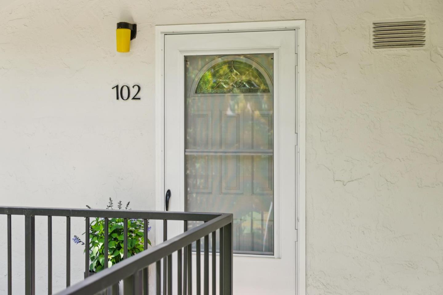 Detail Gallery Image 5 of 28 For 14225 Lora Dr #102,  Los Gatos,  CA 95032 - 2 Beds | 1 Baths