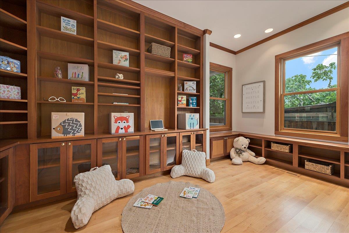 Detail Gallery Image 15 of 39 For 345 Brookwood Ave, San Jose,  CA 95116 - 5 Beds | 4 Baths