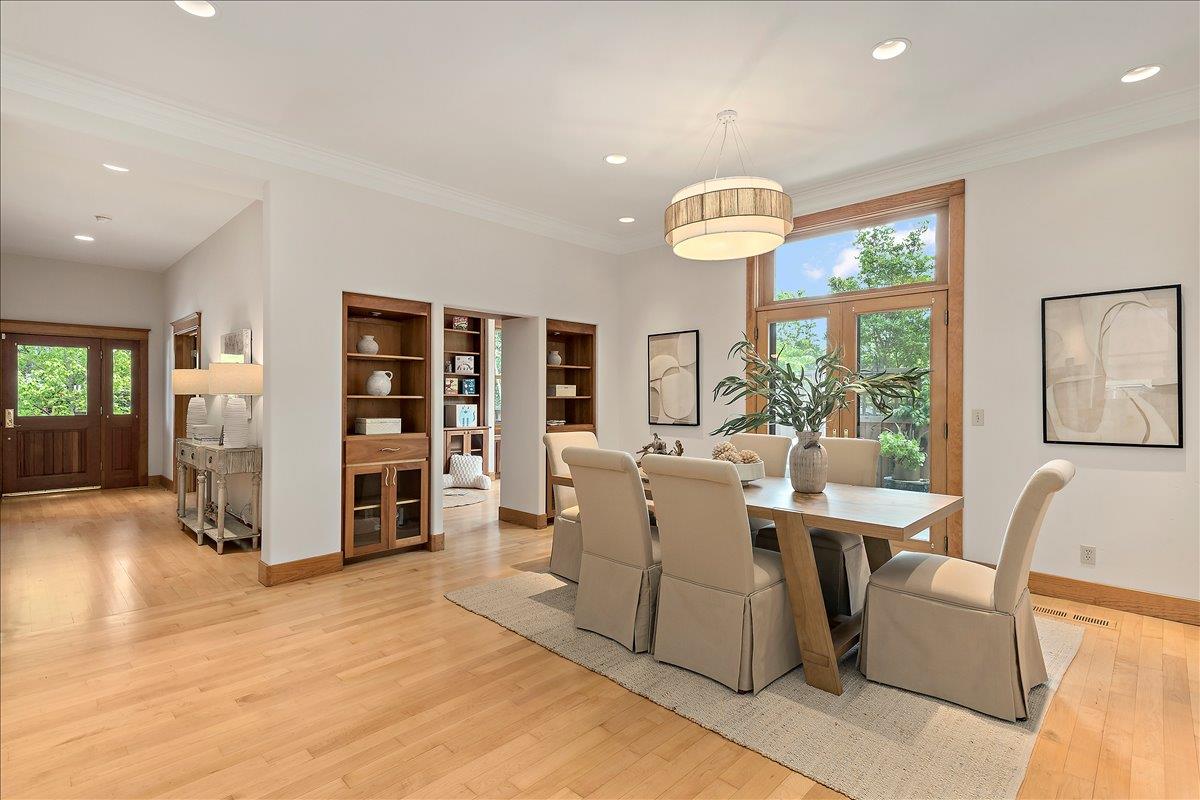 Detail Gallery Image 8 of 39 For 345 Brookwood Ave, San Jose,  CA 95116 - 5 Beds | 4 Baths