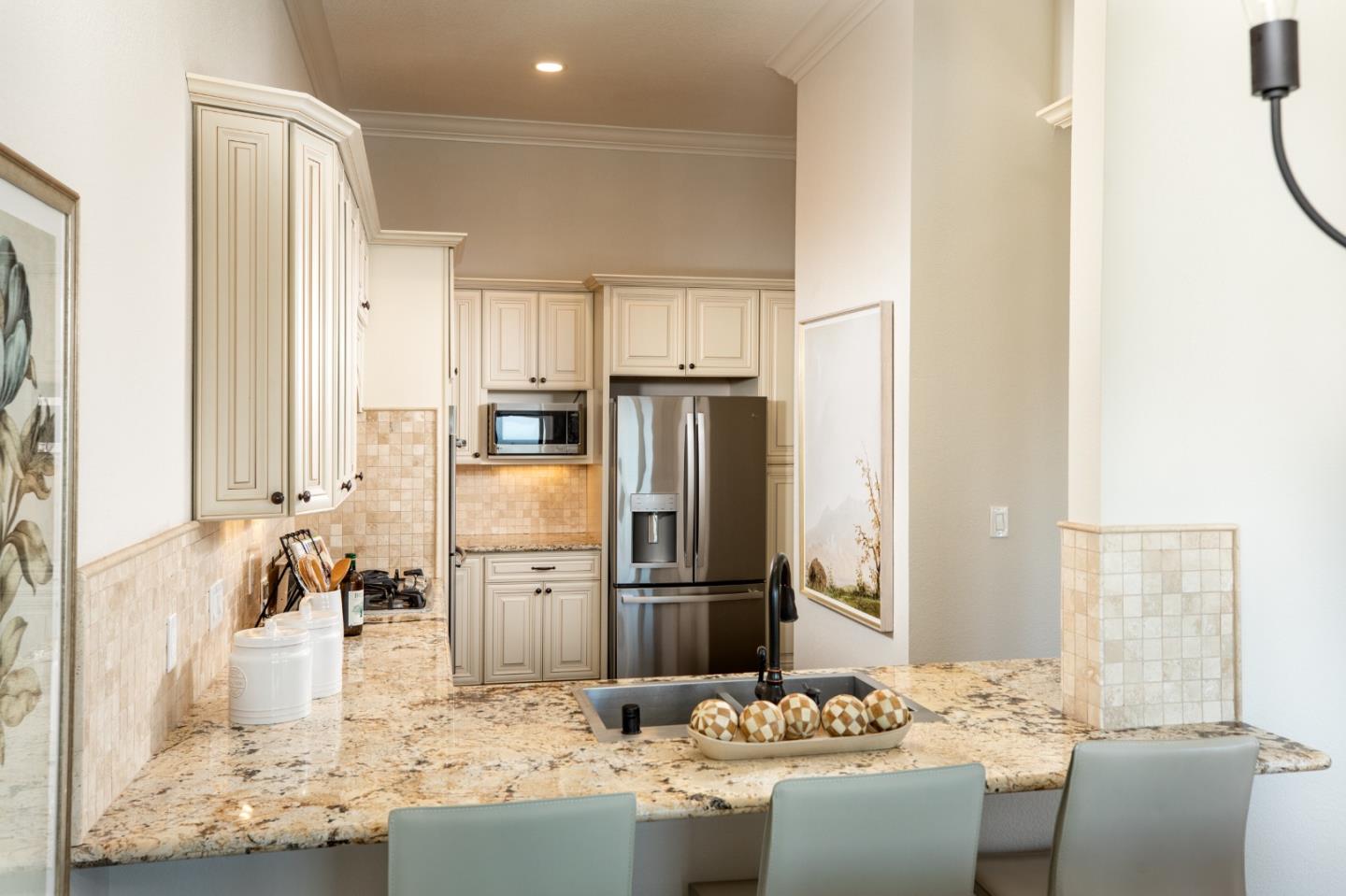 Detail Gallery Image 14 of 35 For 5 Poppy Ln, San Carlos,  CA 94070 - 3 Beds | 2/1 Baths