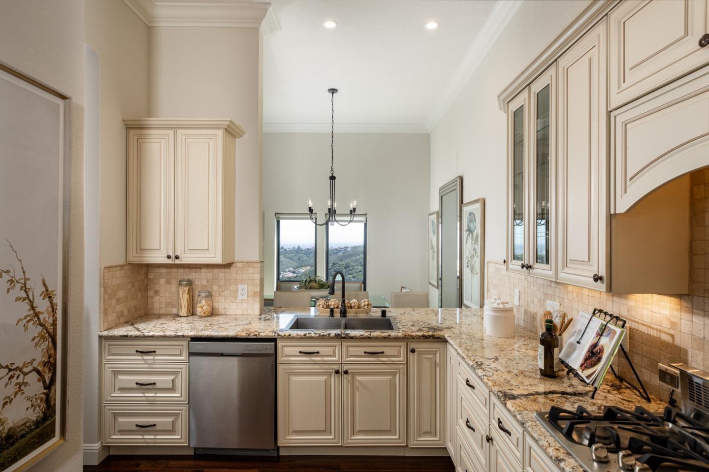 Detail Gallery Image 15 of 35 For 5 Poppy Ln, San Carlos,  CA 94070 - 3 Beds | 2/1 Baths