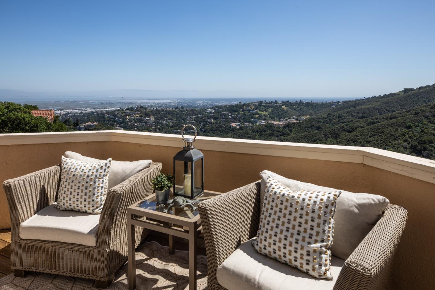 Detail Gallery Image 6 of 35 For 5 Poppy Ln, San Carlos,  CA 94070 - 3 Beds | 2/1 Baths