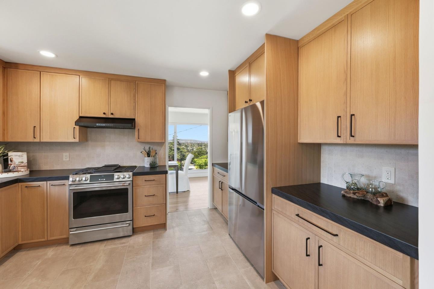 Detail Gallery Image 10 of 47 For 723 Linda Ct, San Mateo,  CA 94403 - 4 Beds | 2 Baths