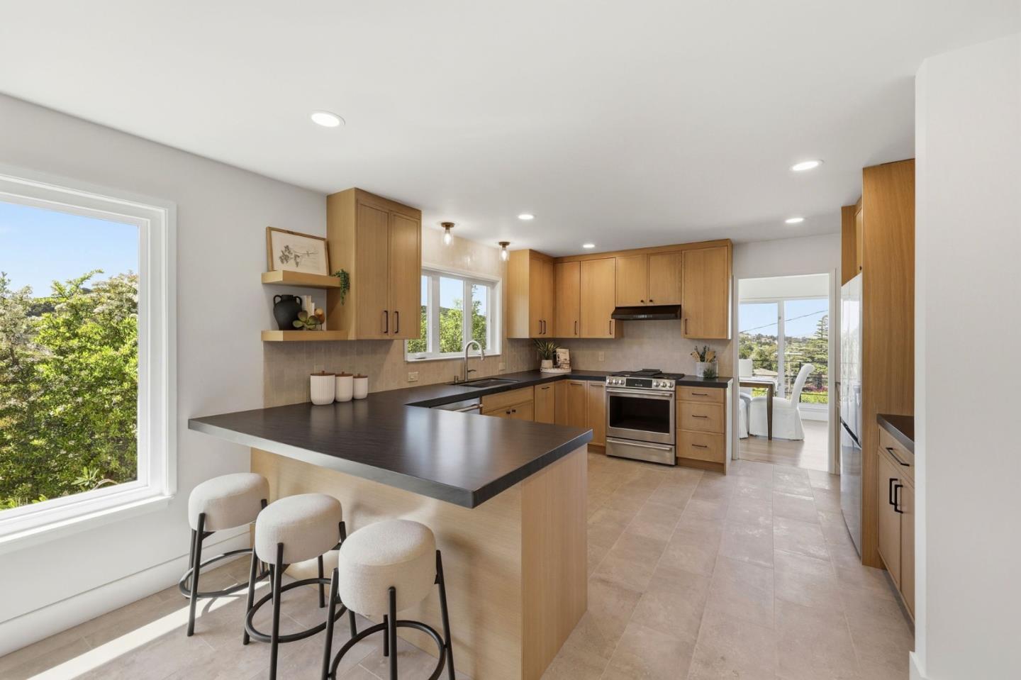 Detail Gallery Image 11 of 47 For 723 Linda Ct, San Mateo,  CA 94403 - 4 Beds | 2 Baths